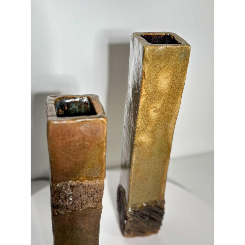 Set de deux vases en grès émaillé, décor incisé - XXe siècle