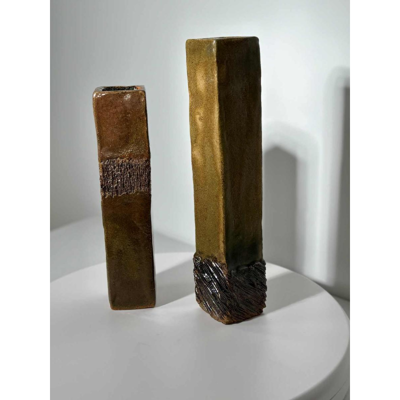 Set de deux vases en grès émaillé, décor incisé - XXe siècle