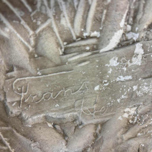 Grand buste 'Bacchante' en plâtre patiné, signé, Belgique début 20e siècle