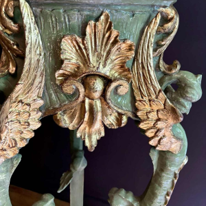 Paar vergulde en beschilderde houten zadels, Italië begin 20e eeuw