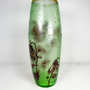 Montjoye "Isabelle Debacker", vase Art Nouveau aux chrysanthèmes, début XXe s