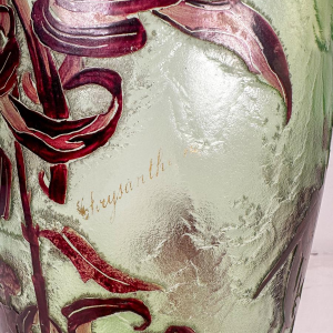 Montjoye "Isabelle Debacker", vase Art Nouveau aux chrysanthèmes, début XXe s