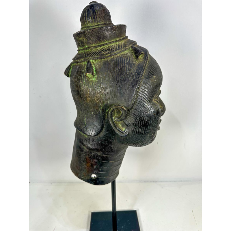 Tête en bronze africaine, d'origine Yorouba