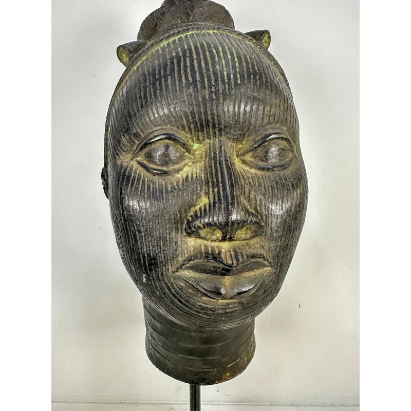 Tête en bronze africaine, d'origine Yorouba