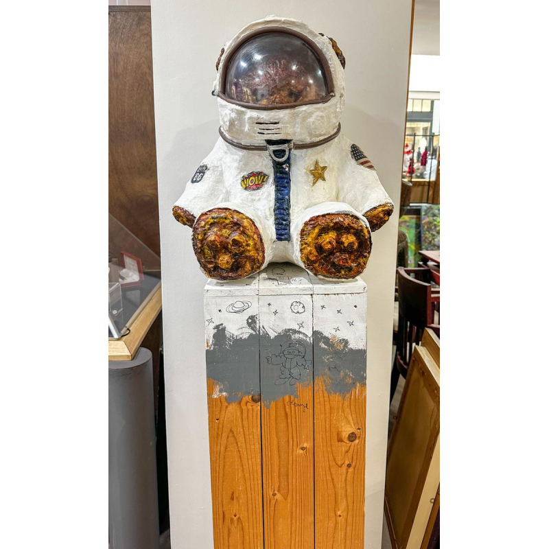 Robert Alonzi, Astronaut Bear-sculptuur