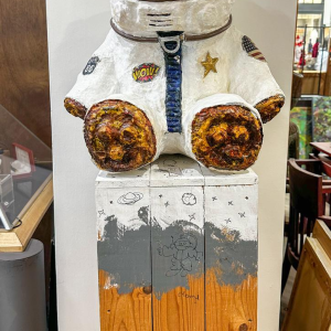 Robert Alonzi, Astronaut Bear-sculptuur