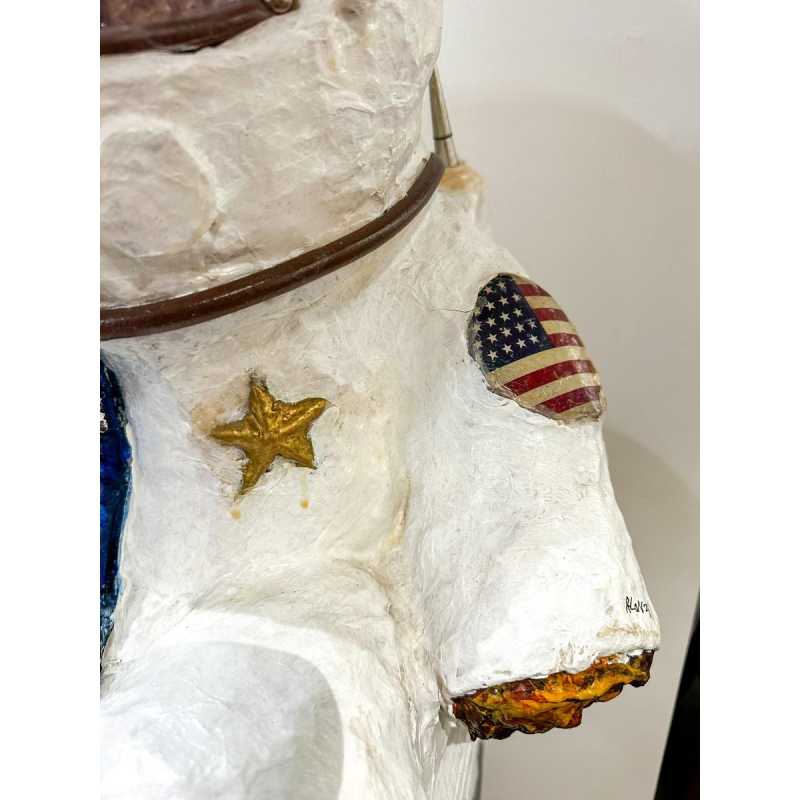 Robert Alonzi, Astronaut Bear-sculptuur