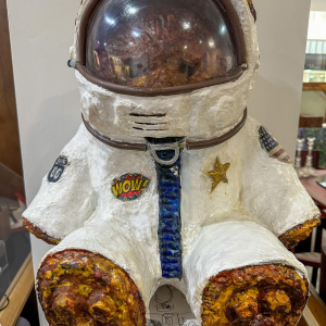 Robert Alonzi, Astronaut Bear-sculptuur