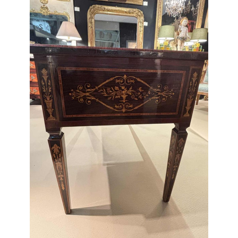 Bureau en marqueterie dans le goût de Giuseppe Maggiolini - Italie, XXe siècle