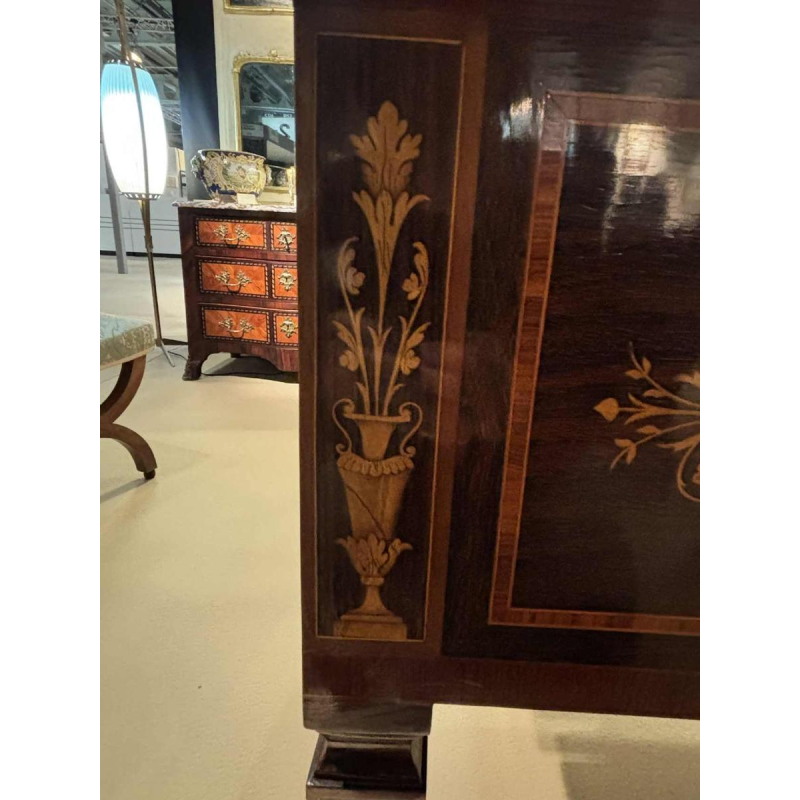 Bureau en marqueterie dans le goût de Giuseppe Maggiolini - Italie, XXe siècle
