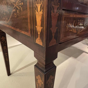 Bureau en marqueterie dans le goût de Giuseppe Maggiolini - Italie, XXe siècle