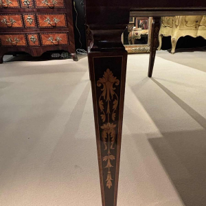Bureau en marqueterie dans le goût de Giuseppe Maggiolini - Italie, XXe siècle