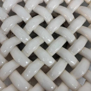 Jérôme Massier in Vallauris, grote opengewerkte mand van wit keramiek, 20e eeuw