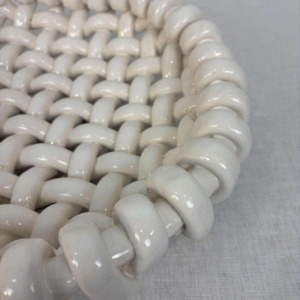 Jérôme Massier in Vallauris, grote opengewerkte mand van wit keramiek, 20e eeuw