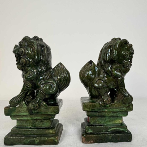 Paire de chiens de Fô en céramique émaillée verte, Chine 19e siècle