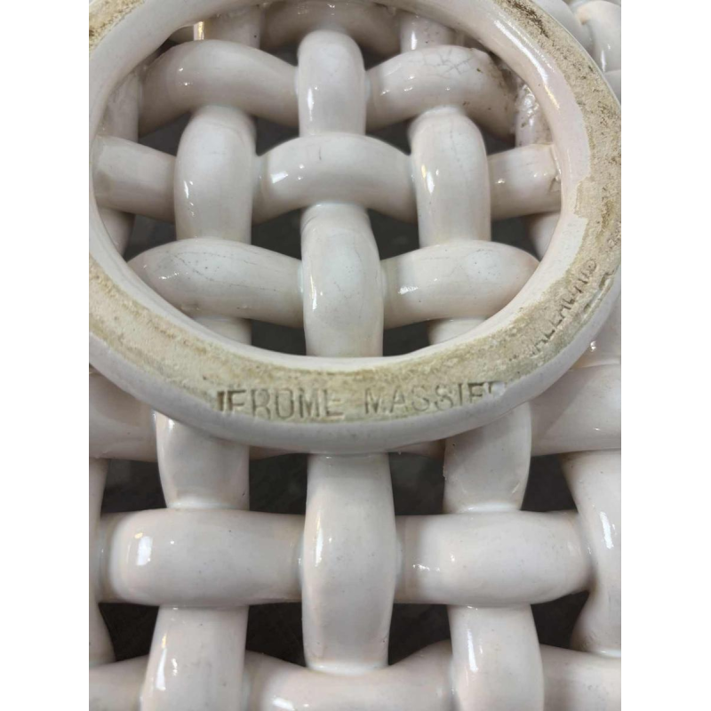 Jérôme Massier in Vallauris, grote opengewerkte mand van wit keramiek, 20e eeuw