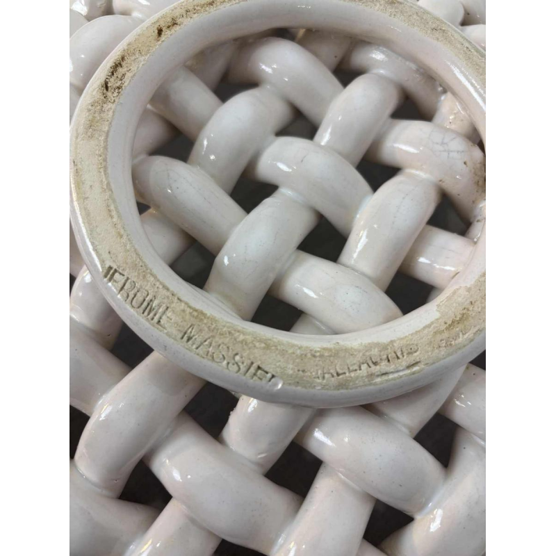 Jérôme Massier in Vallauris, grote opengewerkte mand van wit keramiek, 20e eeuw