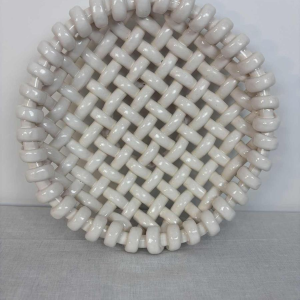 Jérôme Massier in Vallauris, grote opengewerkte mand van wit keramiek, 20e eeuw