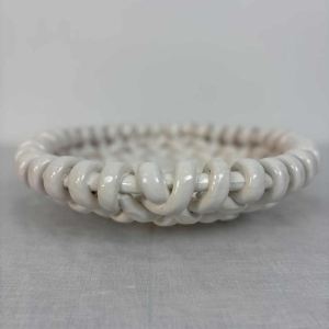 Jérôme Massier à Vallauris, grande corbeille ajourée en céramique blanche, XXe s