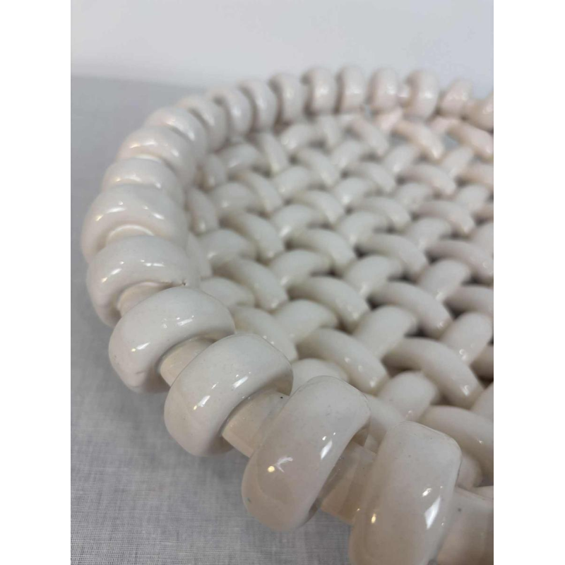 Jérôme Massier in Vallauris, grote opengewerkte mand van wit keramiek, 20e eeuw