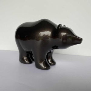 Laszlo Tibay door Caster Bronz kft, bronzen sculptuur van een babybeer