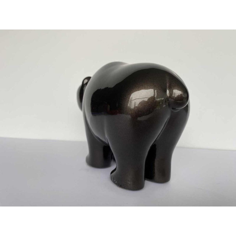 Laszlo Tibay door Caster Bronz kft, bronzen sculptuur van een babybeer