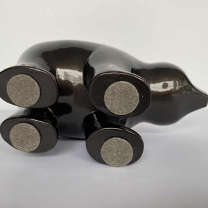 Laszlo Tibay par Caster Bronz kft, sculpture en bronze d'un bébé ours