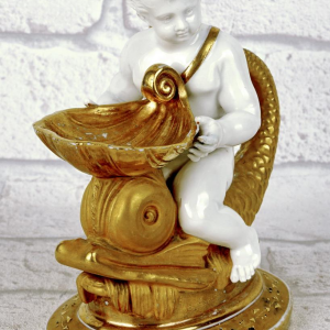Gardner Manufactory in Moskou "Putto met Dolfijn" porseleinen inktpot, Rusland circa 1815/20