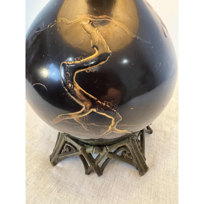 Lampe japonisante en métal laqué noir à décor doré, Japon Meiji/début 20e