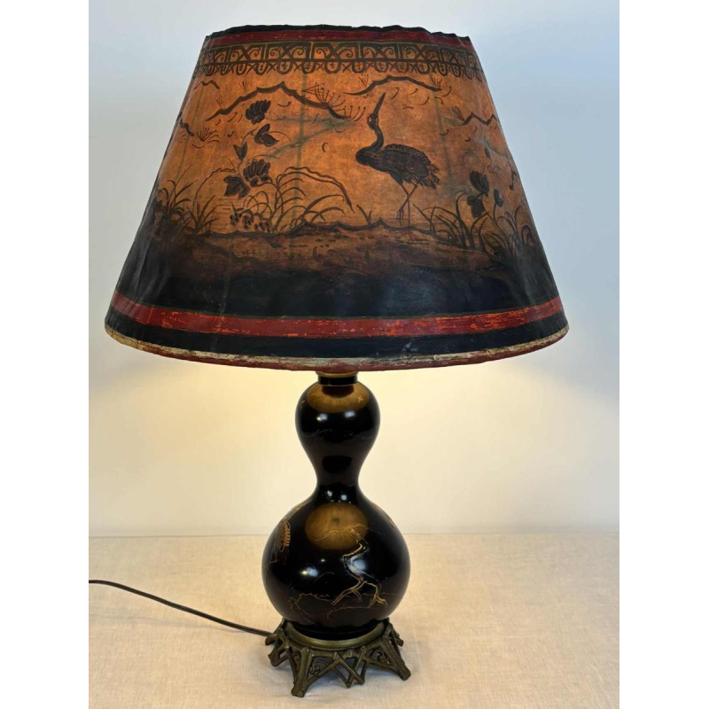 Lampe japonisante en métal laqué noir à décor doré, Japon Meiji/début 20e