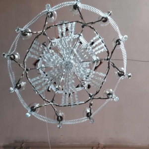 Elégant lustre à guirlandes perlées en cristal, structure en laiton étamé, ca 1900-1920