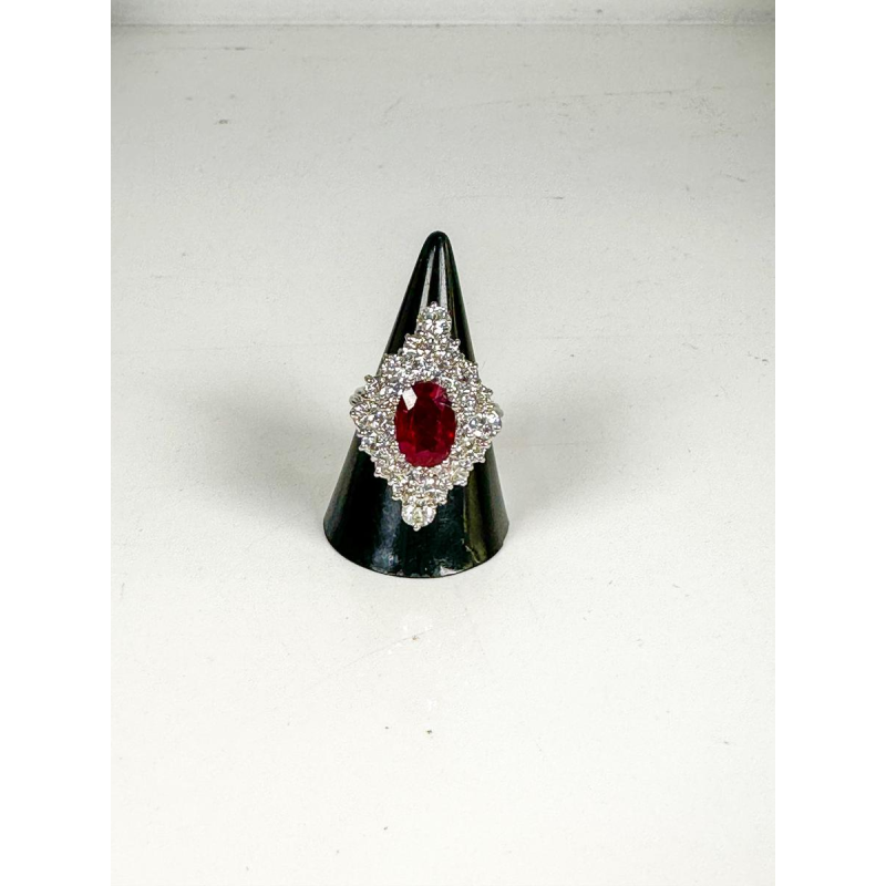 Ring van witgoud, diamant en robijn