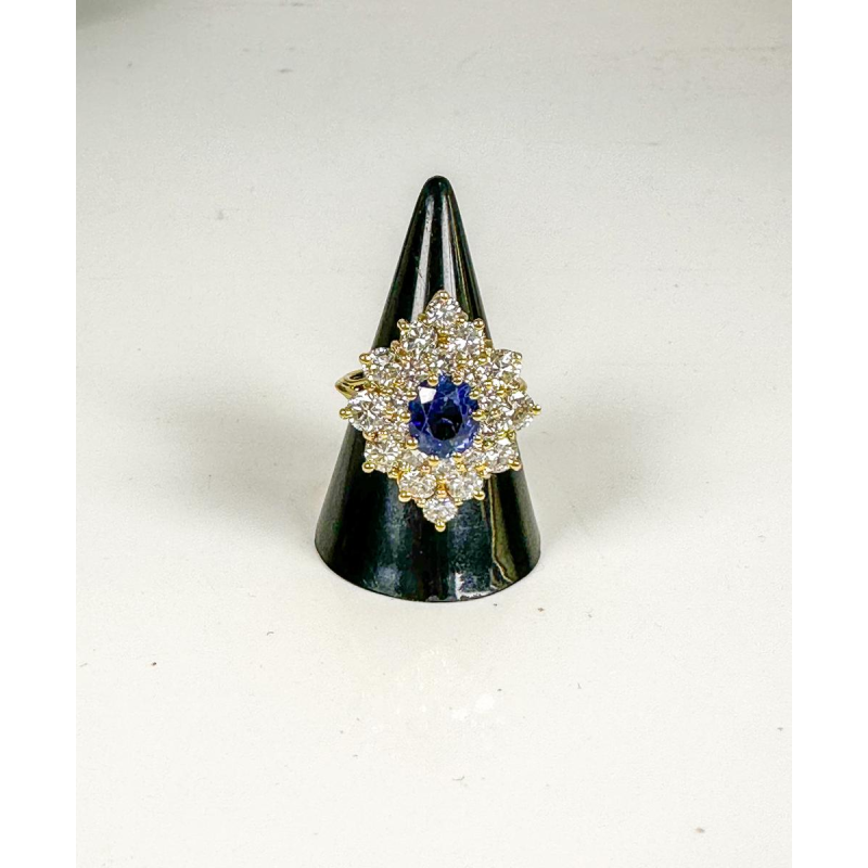 18k gold ring with diamonds and sapphire