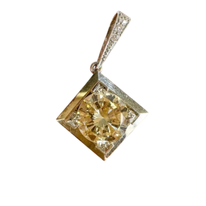 Gouden en diamanten hanger