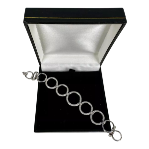 Bracelet de femme en or blanc et diamants