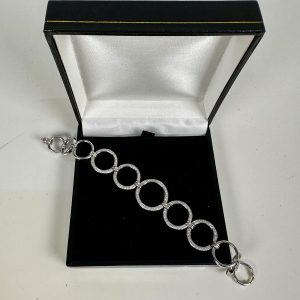 Damesarmband in witgoud en diamanten