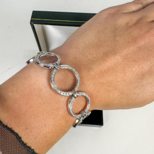 Bracelet de femme en or blanc et diamants