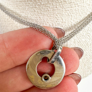 Pendentif Dinh Van Cible R22 en or blanc et diamant solitaire, chaîne en or blanc