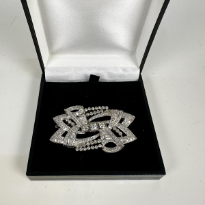 Antieke Art Deco broche in witgoud en diamanten