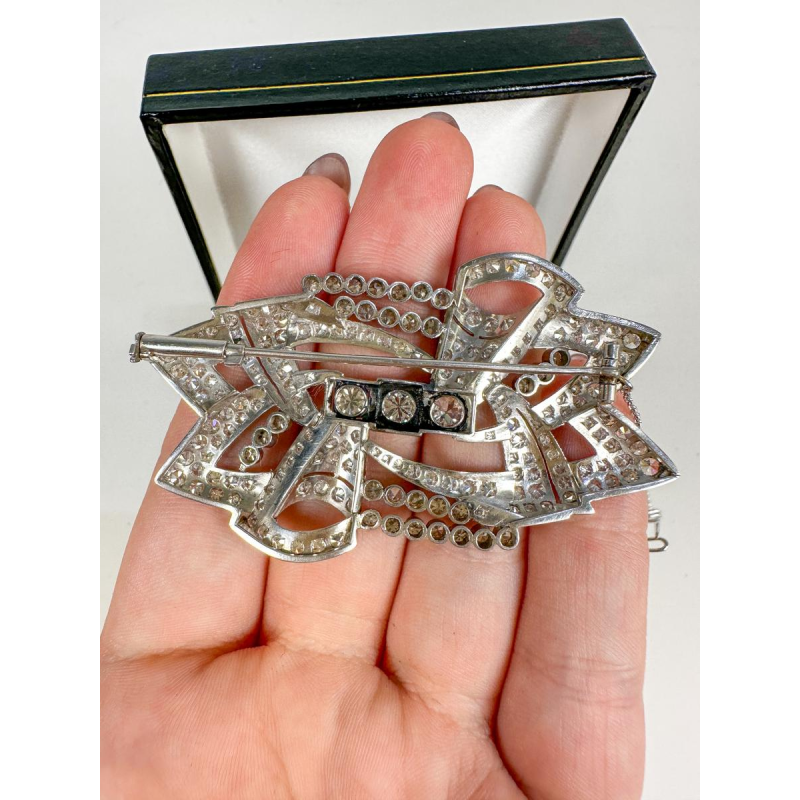 Broche ancienne Art Déco en or blanc et diamants
