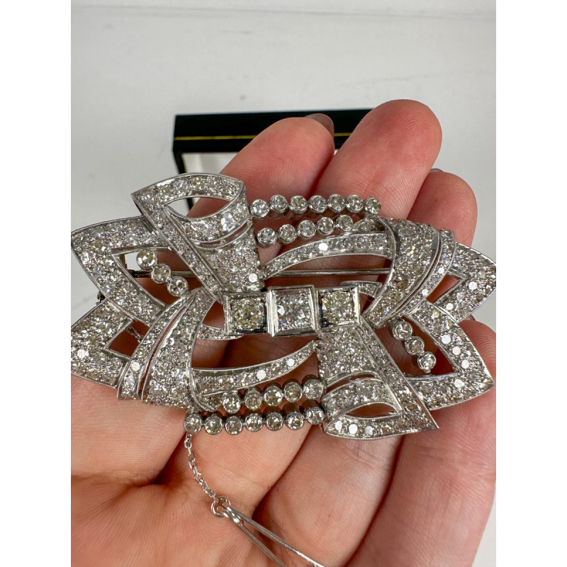 Broche ancienne Art Déco en or blanc et diamants