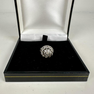 Bague en or blanc et diamants