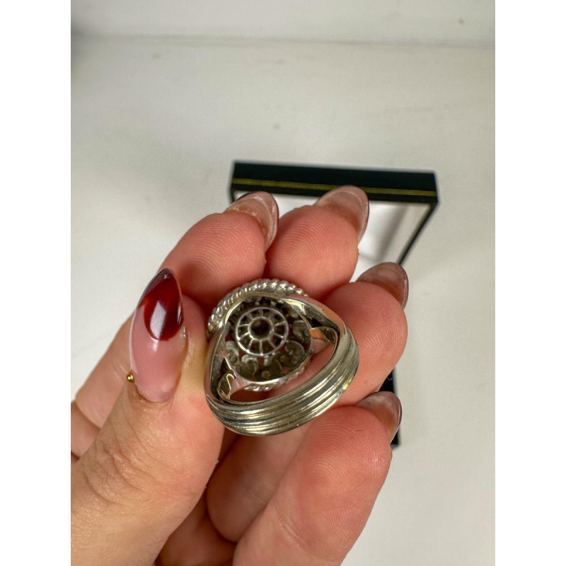 Witgouden en diamanten ring