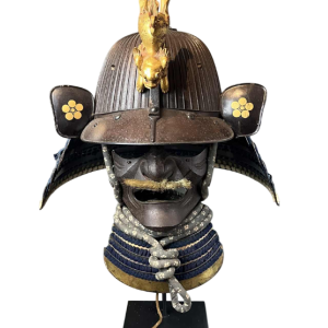 Suji Bachi Kabuto helm, gesigneerd Saotome Ieharu, vroeg Edo periode, Japan 17e eeuw