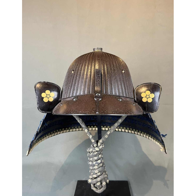 Suji Bachi Kabuto helm, gesigneerd Saotome Ieharu, vroeg Edo periode, Japan 17e eeuw