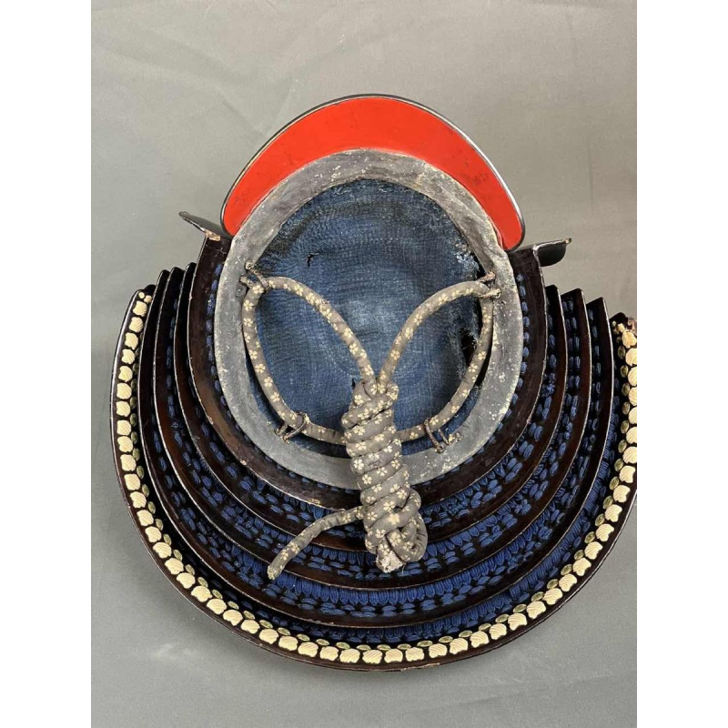 Casque Suji Bachi Kabuto, signé Saotome Ieharu, époque début Edo, Japon 17ème siècle