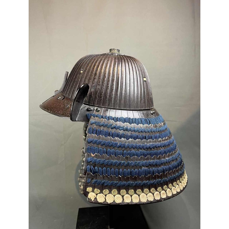 Suji Bachi Kabuto helm, gesigneerd Saotome Ieharu, vroeg Edo periode, Japan 17e eeuw