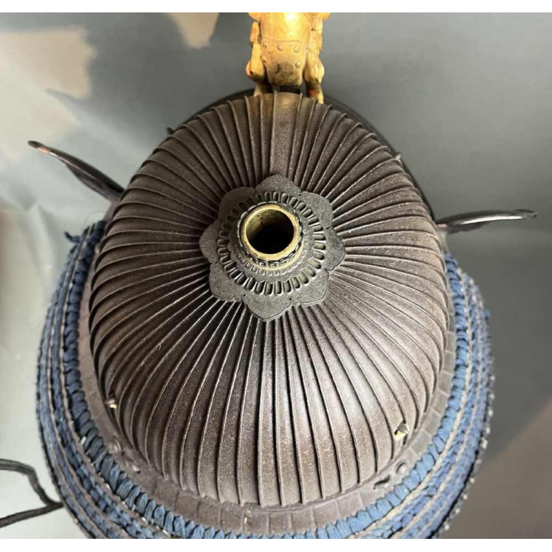 Casque Suji Bachi Kabuto, signé Saotome Ieharu, époque début Edo, Japon 17ème siècle