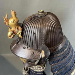 Suji Bachi Kabuto helm, gesigneerd Saotome Ieharu, vroeg Edo periode, Japan 17e eeuw