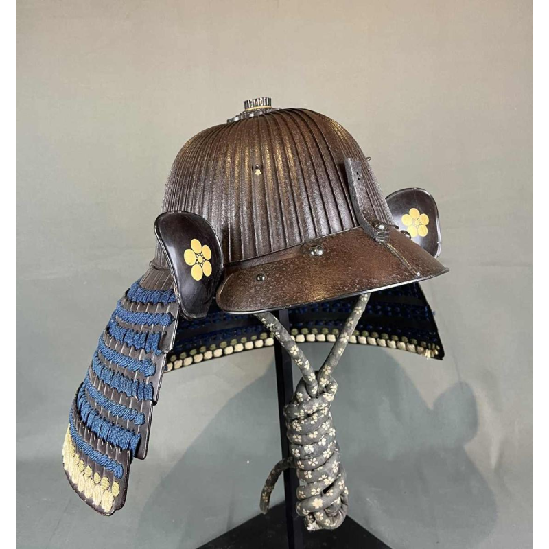 Casque Suji Bachi Kabuto, signé Saotome Ieharu, époque début Edo, Japon 17ème siècle